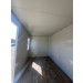 Bungalow en kit 6000 x 2400 x 2350 mm avec 1 porte et 2 fenêtres RAL9002 vue intérieure